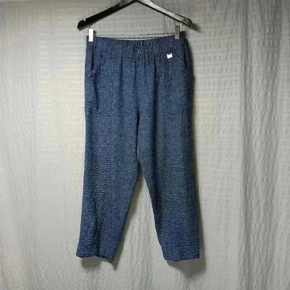 Ellen  Tracy Linen/ Rayon blend Blue like denim color Capris. Ladies size M